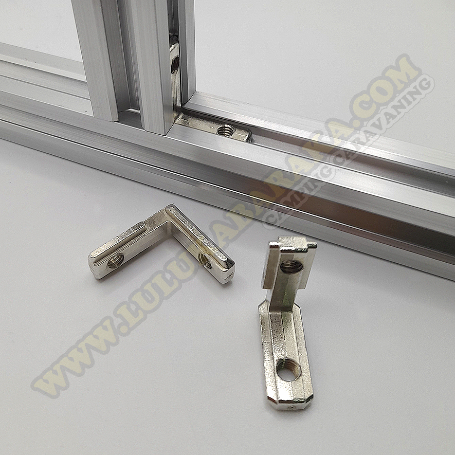 Connecteur intérieur pour profilé en aluminium